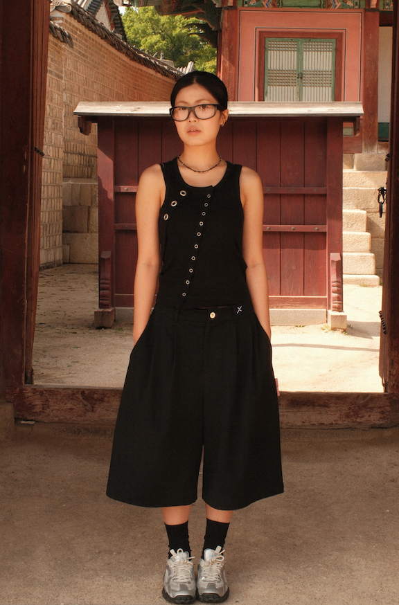 Pleated Shorts, Black-Pink