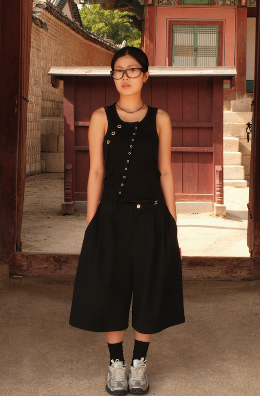 Pleated Shorts, Black-Pink